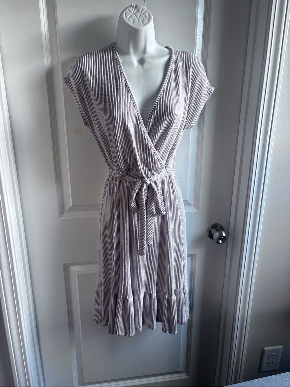 Feminine Front Ribbed Ruffle Midi Dress - Sz Med
